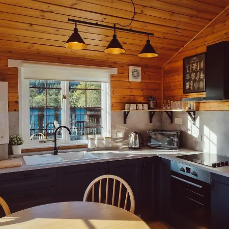 Cabins At Old Pier House Fort Augustus Exterior photo