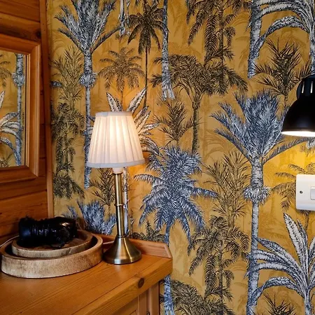 Cabins At Old Pier House Fort Augustus Room photo